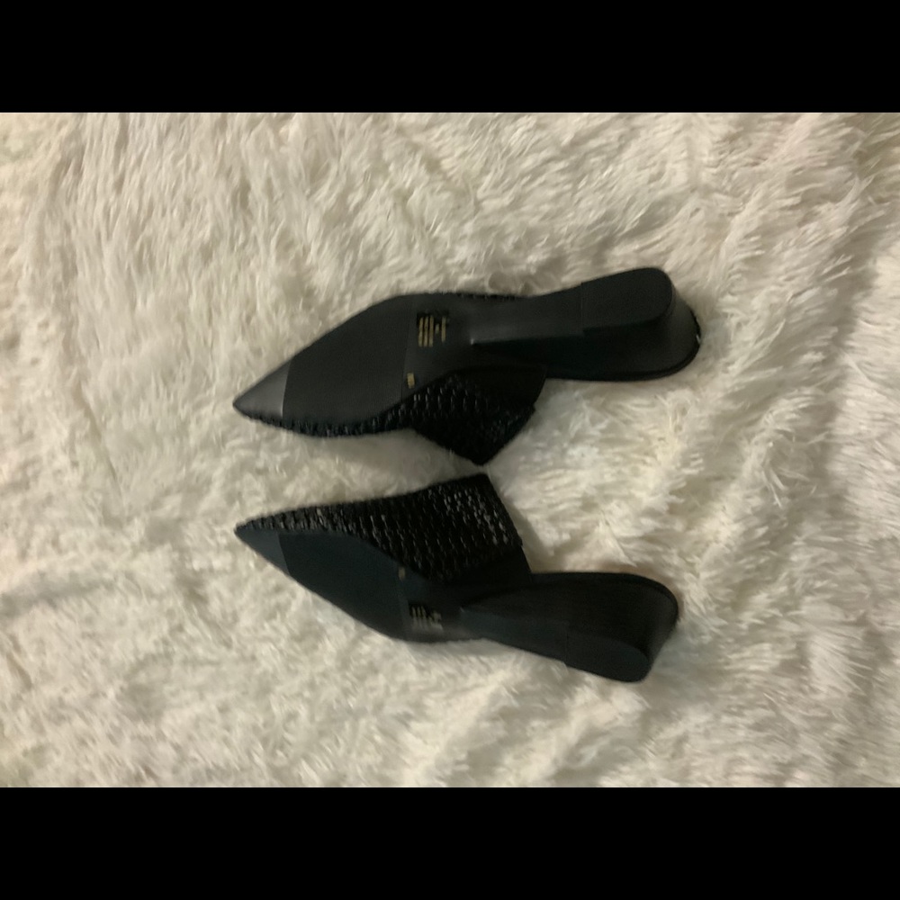 Fishneted shoe - Picture 2 of 5